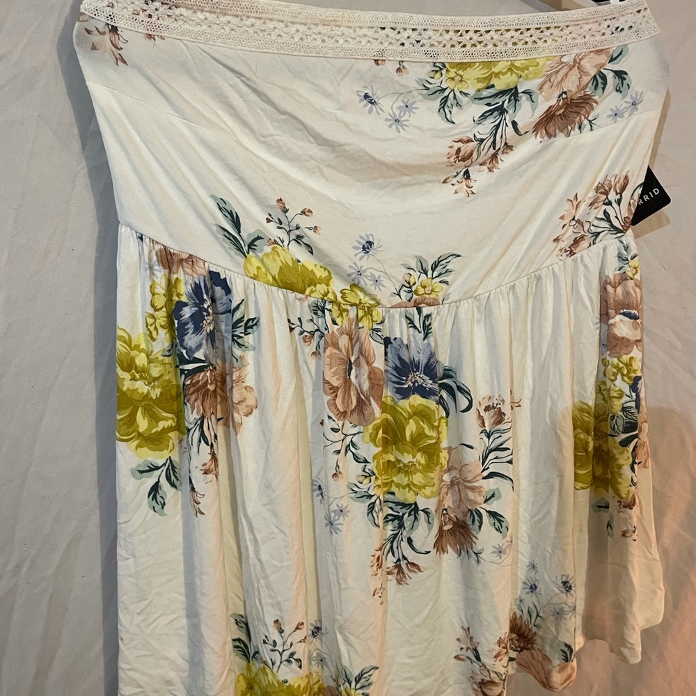 Sleeveless white Floral shirt from torrid!